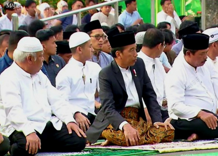 Jokowi Laksanakan Solat Idul Adha di Simpang 5, Semarang