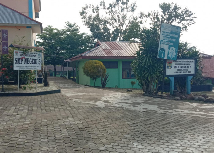  SMP Negeri 5 Lubuklinggau Rutin Laksanakan Senam Sehat Anak Indonesia Hebat di Lapangan Sekolah