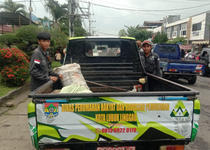 Dinas Perkim Lubuklinggau Gelar Pembersihan Taman Serentak di Wilayah Lubuklinggau Barat 1