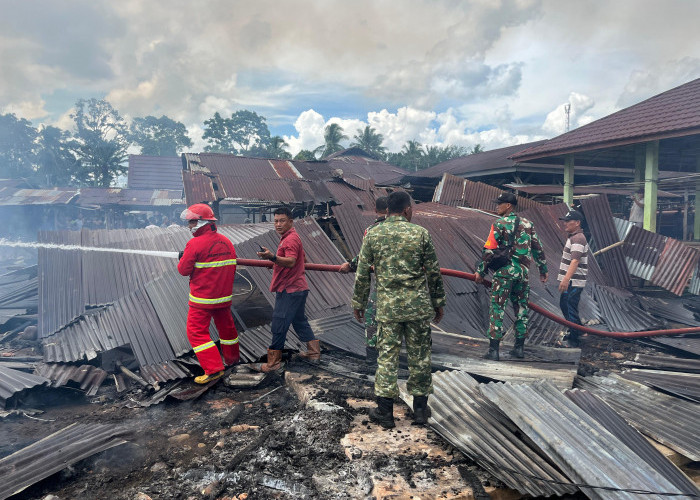 Kebakaran Hebat Landa Pasar Unit 5 Sido Mukti Bengkulu Utara, Sinergi TNI dan Warga Cegah Korban Jiwa