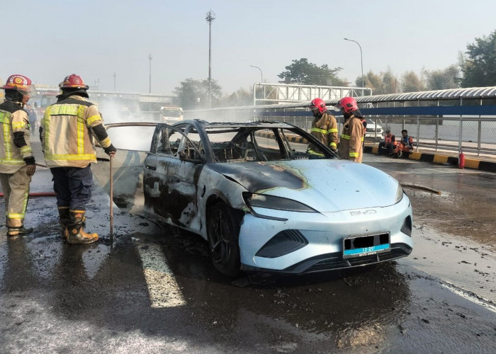 BYD Seal Terbakar di GT Cikampek, BYD Pastikan Tidak Ada Korban dan Lakukan Investigasi