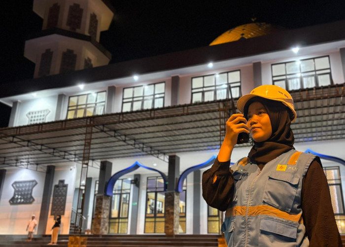 Jaga Terang di Hari Kemenangan, Cerita Petugas PLN Amankan Keandalan Listrik di Momen Idulfitri