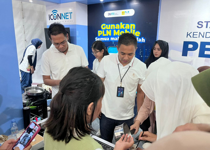 PLN UP3 Bengkulu Hadir Lebih Dekat dengan Masyarakat Lewat Booth Pelayanan di Festival Tabut 2025
