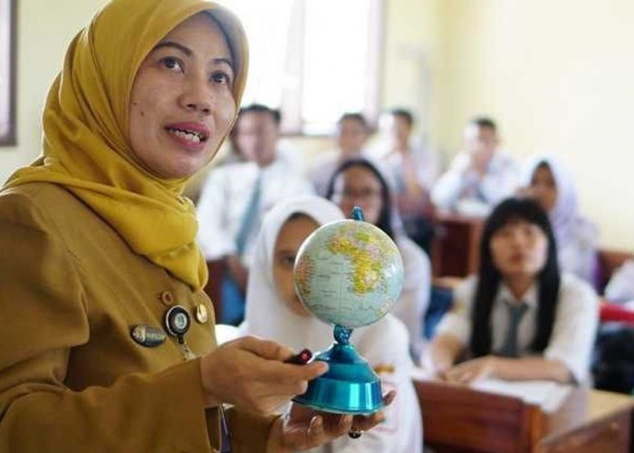 Guru Honorer Terancam Kehilangan Status dan Dirumahkan: Dampak Kebijakan Penataan Non ASN 2025