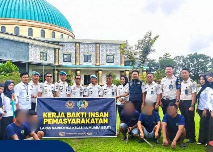 Peduli Lingkungan Ibadah, Lapas Narkotika Muara Beliti Gelar Kerja Bakti Bersihkan Masjid