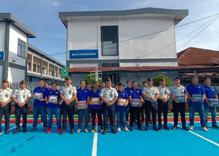 Kalapas Lubuk Linggau Serahkan Hadiah Pekan Olahraga Warga Binaan