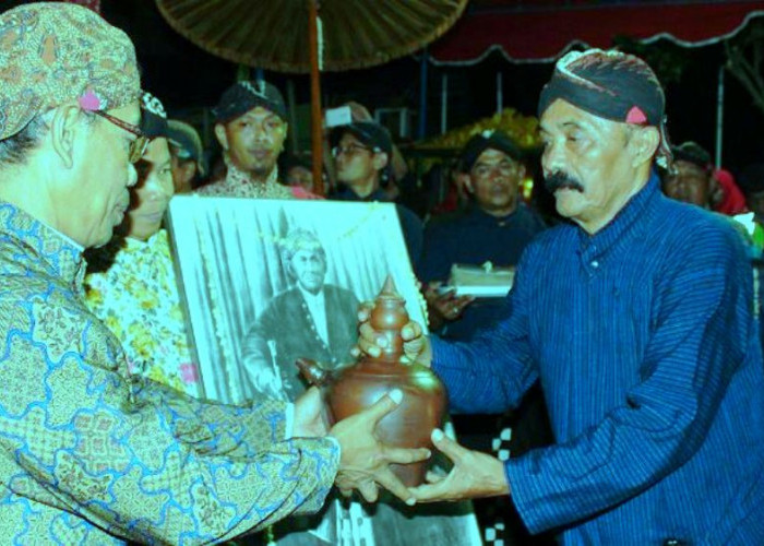 Berlangsung di Bulan Suro, Mengenal Tradisi Upacara Adat Suran Mbah Demang