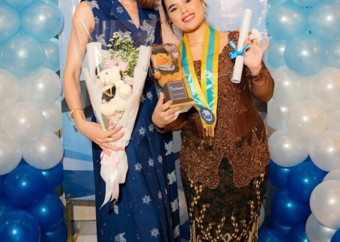 Salut ! Cinta Laura Bantu Asistennya Selesaikan Pendidikan Lulus SMA