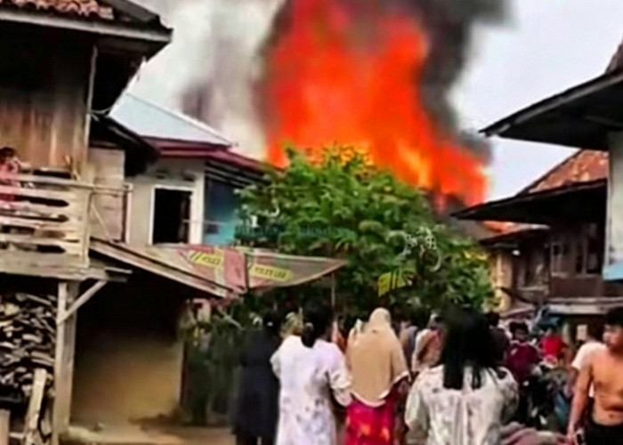 Kebakaran Hebat di Muratara, Dua Rumah Dua Lantai Dilalap Si Jago Merah
