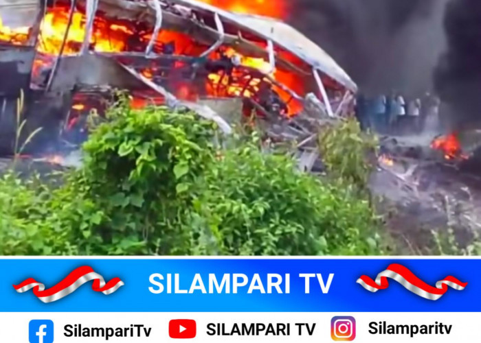 Bus ALS Dilalap Api di Jalinsum Muratara, Lalu Lintas Sempat Terganggu