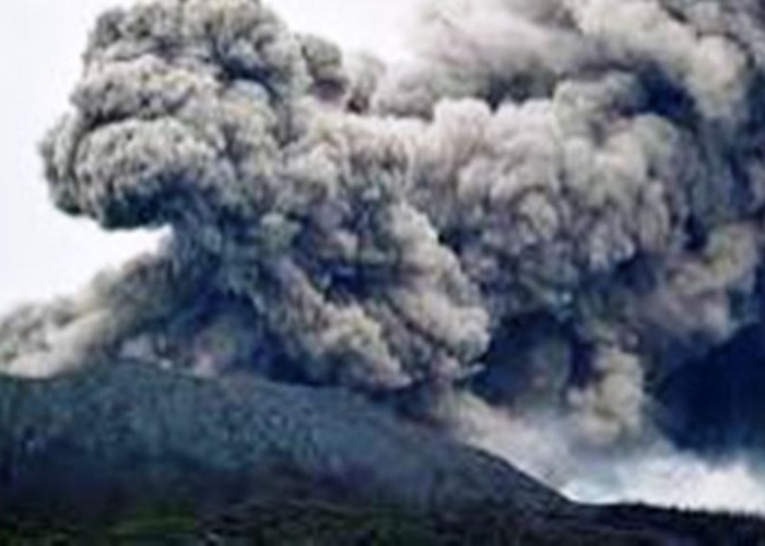 Gunung Marapi Sumbar Erupsi Dini Hari, Keluarkan Abu Vulkanik Setinggi 1500 M