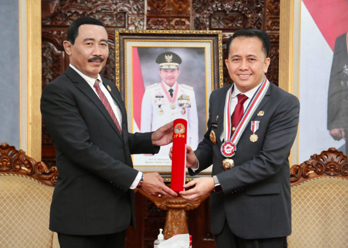 Pj Gubernur Sumsel Agus Fatoni Terima Penghargaan Kartika Pamong Praja Madya dari IPDN