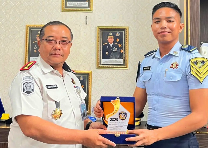 Usai Penelitian dan Magang, Taruna Poltekimipas Angkatan 57 Serahkan Plakat ke Lapas Lubuklinggau