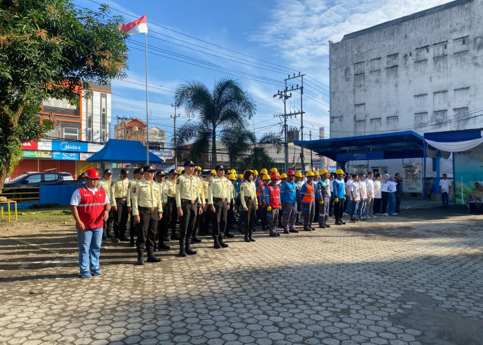 PLN UP3 Lubuklinggau Gelar Apel Bulan K3 dan Simulasi Pemadam Kebakaran