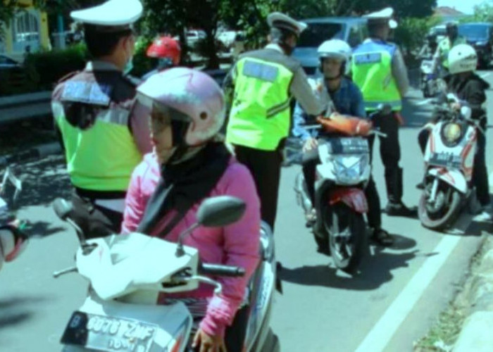 Hati-Hati! Gara-gara Benda Ini Ribuan Pengendara Motor Kena Tilang di Jawa Barat