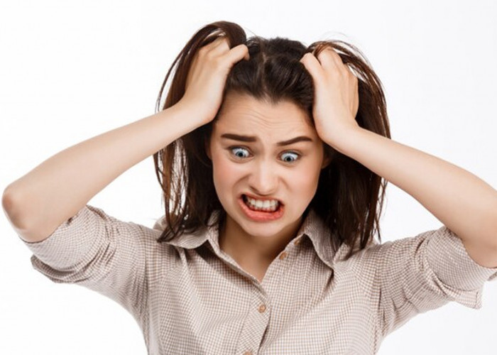 Stres Dapat Menyebabkan Rambut Rontok? Simak Penjelasannya Disini!
