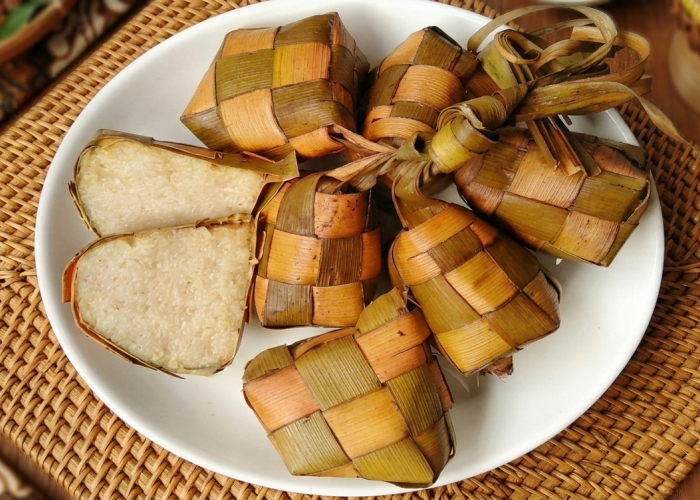 Rahasia Ketupat Gurih Anti Lembek, Sajian Wajib Lebaran yang Tahan Hingga Tiga Hari