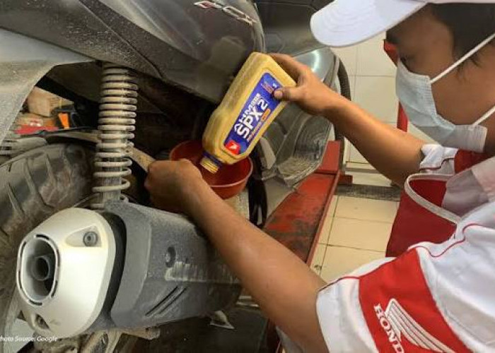 Jangan Tunggu Mesin Kasar! Ini Waktu Ideal Ganti Oli Motor, Harga Pelumas Juli 2026 Ikut Naik Berikut Harganya
