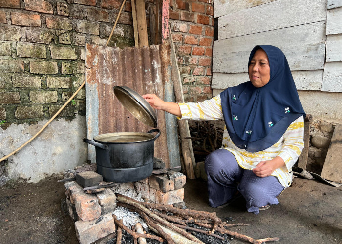 PLN UP3 Lubuklinggau Lakukan Pasang Baru Sambungan Listrik Lewat Program Light Up The Dream