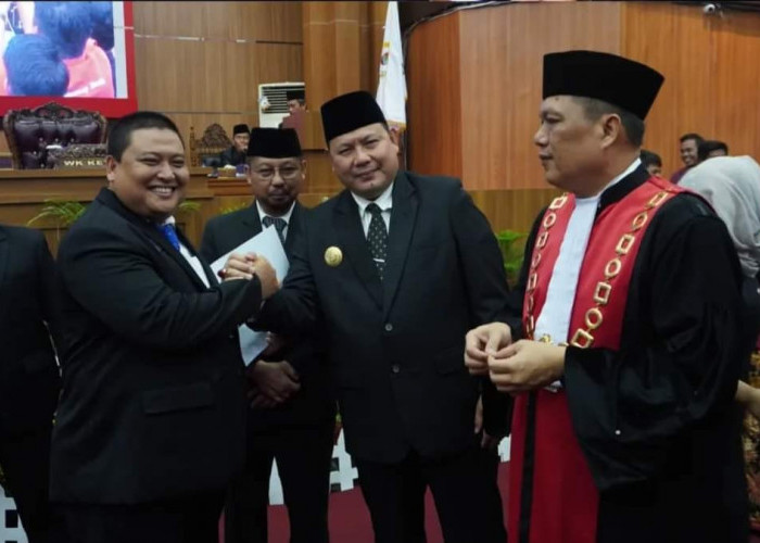 Pjs Bupati Musi Rawas Hadiri Rapat Paripurna Pelantikan Anggota DPRD 2024-2029 dan Ucapkan Selamat