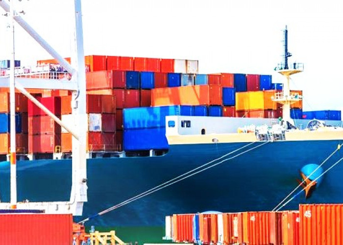 Puluhan Kapal Kontainer Tertahan di Teluk, Ganggu Arus Perdagangan Global