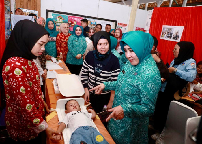 Ketua Umum TP PKK Launching Gerakan Bedah Rumah, Pembangunan Sanitasi dan Penanganan Stunting Serentak