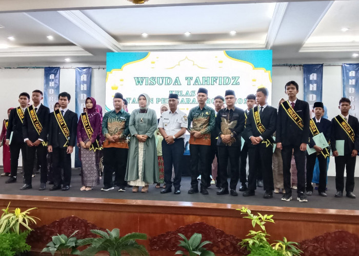 Purnawiyata dan Wisuda Tahfiz MTsN 1 Lubuk Linggau Berlangsung Khidmat dan Penuh Haru