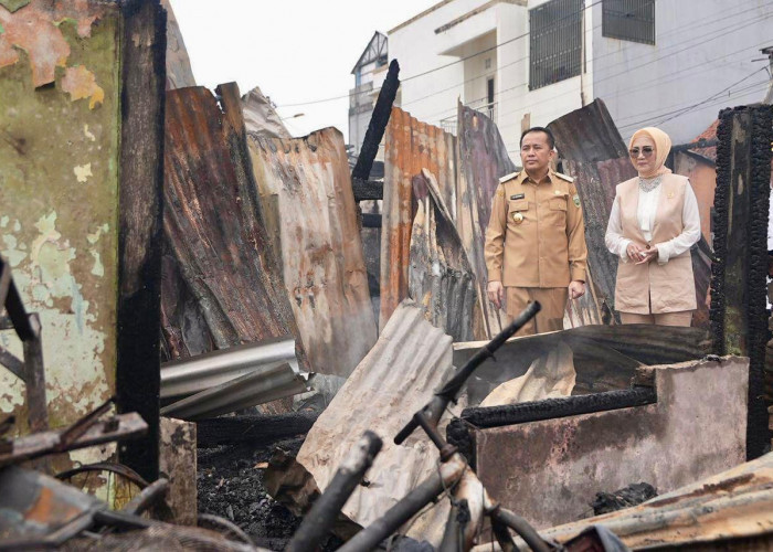 9 Rumah di Palembang Terbakar, Pj Gubernur Sumsel Agus Fatoni Tinjau Langsung Lokasi Kebakaran