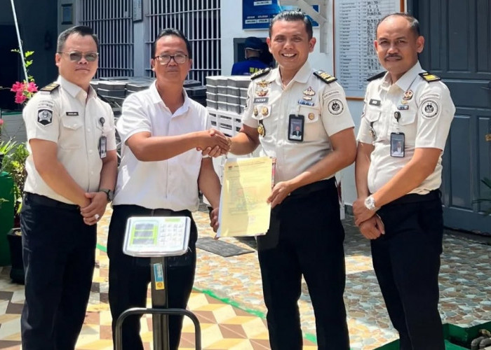 Lapas Lubuk Linggau Terima Sertifikat Tera Ulang Timbangan dari Dinas Perindustrian dan Perdagangan