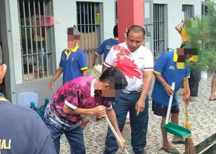 Lapas Muara Beliti Rutin Gelar Kegiatan Bersih-Bersih Blok Hunian untuk Meningkatkan Kesehatan dan Kenyamanan