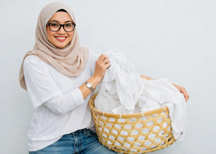 Jangan Salah Cuci! Ini Tips Baju Putih Tetap Kinclong