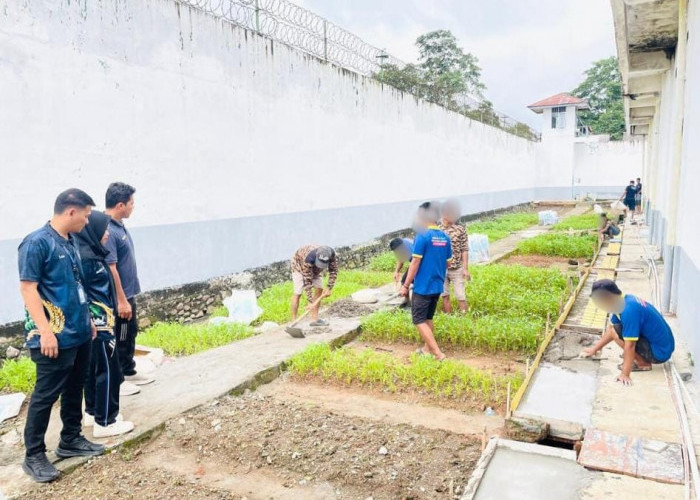 Perkuat Kebersihan Lapas, Lapas Narkotika Muara Beliti Pasang Penutup Selokan