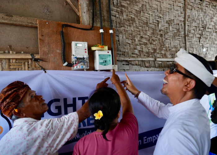 HLN Ke-80, PLN Sambung Gratis Listrik Rumah Warga Pra Sejahtera di Bali