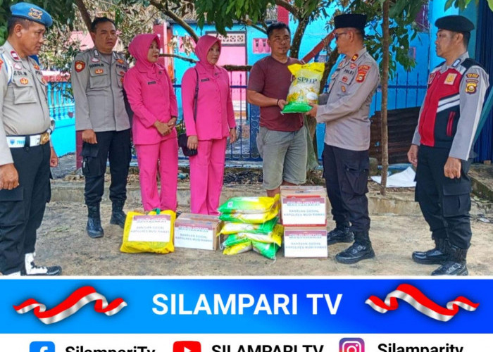 Peduli Sesama, Polres Musi Rawas Serahkan Paket Sembako kepada Korban Kebakaran di Jayaloka
