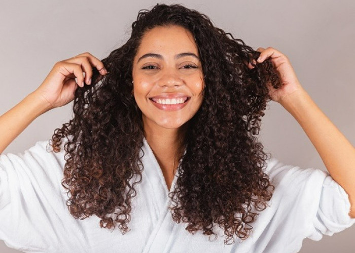 Rahasia Rambut Keriting Lembap: 5 Kandungan Penting yang Wajib Kamu Tahu