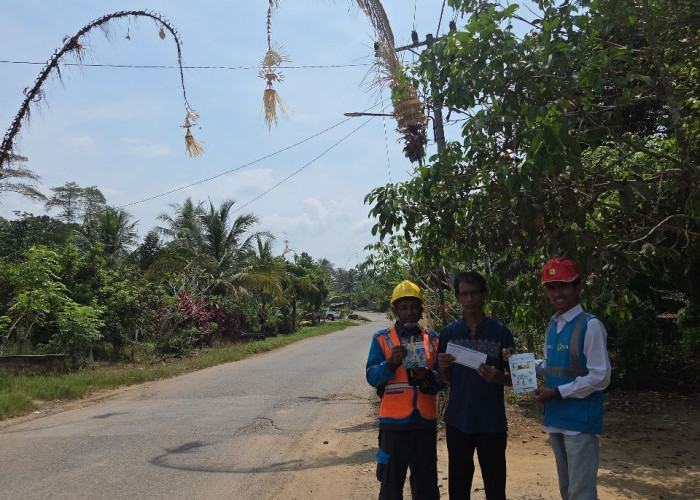 PLN UP3 Lubuklinggau Himbau Masyarakat Tidak Bermain Layang-Layang dan Memasang Reklame Dekat Jaringan Listrik
