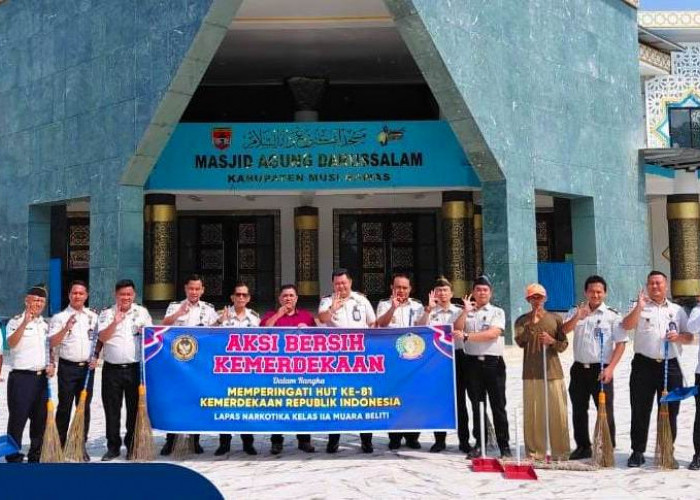 Sambut HUT ke-81 RI, Lapas Narkotika Muara Beliti Ajak Masyarakat Gotong Royong Bersihkan Masjid