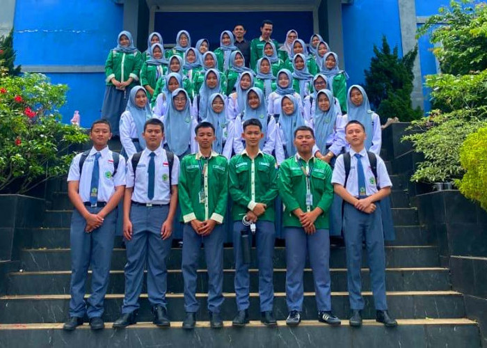 MAN 1 Model Lubuk Linggau Lakukan Kunjungan Edukasi Jurnalistik di Graha Pena Linggau