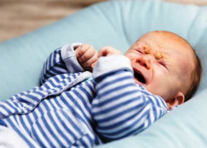 Bayi Anda Sering Menangis saat Tidur? Ini 6 Penyebab dan Cara Mengatasinya!