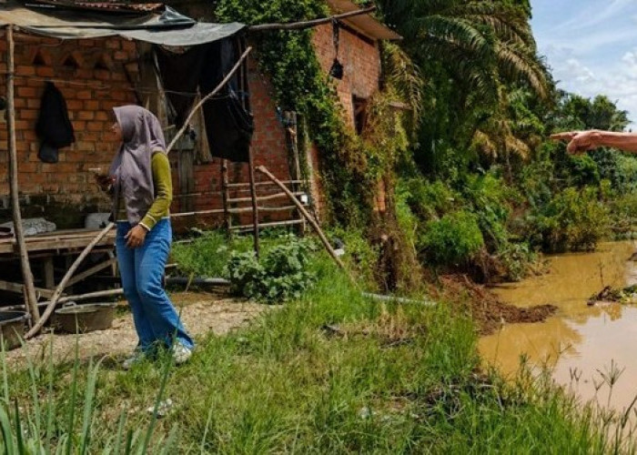 Abrasi Sungai Rawas Kian Parah, Tujuh Rumah di Muratara Terancam Ambruk