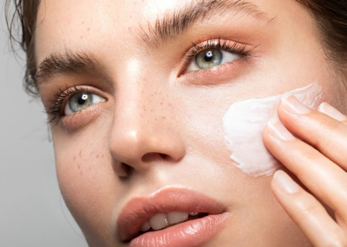 Cara Memakai Foundation agar Hasilnya Natural: Ikuti 6 Langkah Ini