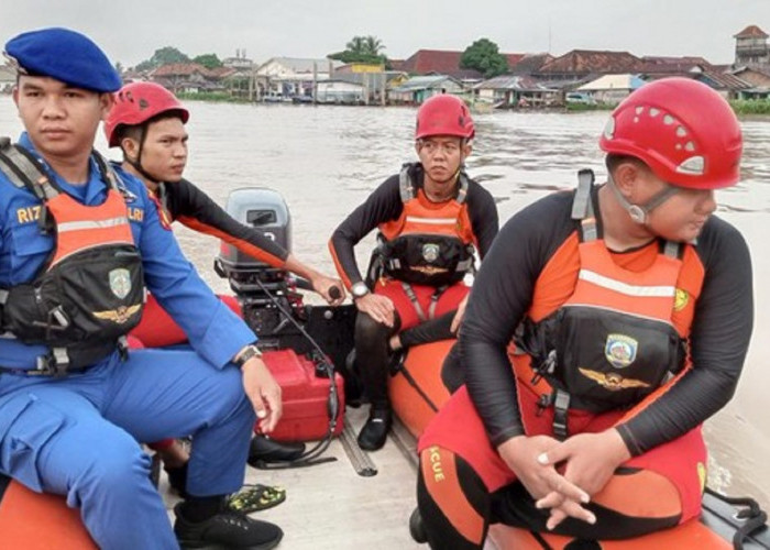 Kapal Jukung Meledak di Sungai Musi, Tim SAR Basarnas Palembang Lakukan Pencarian Berintensitas Tinggi