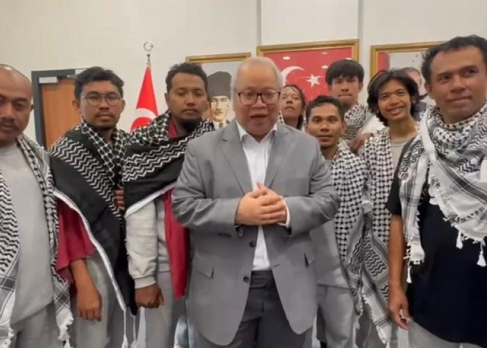 9 Relawan WNI Global Sumud Flotilla Tiba di Istanbul, KJRI Ungkap Dugaan Kekerasan oleh Tentara Israel