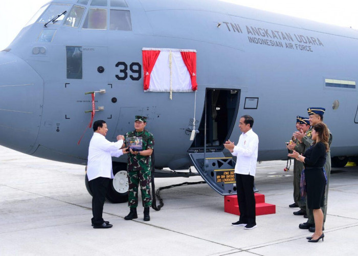 Pesawat Presiden Prabowo Subianto Dikawal Jet Tempur di HUT ke-80 TNI Angkatan Udara