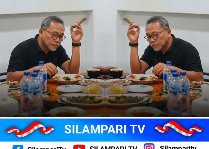 Di Tengah Bencana, Zulhas Santap Kuliner Aceh Sambil Hisap Cerutu