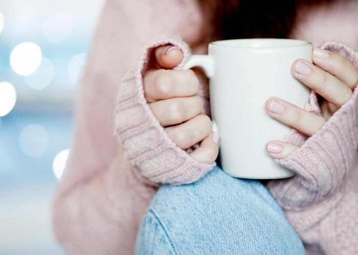 Air Hangat untuk Redakan Nyeri Haid Efektif atau Sekadar Kebiasaan? Ini Penjelasannya