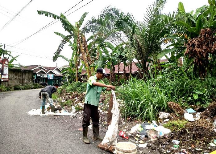 Petugas DLH Keluhkan Sampah Yang Menumpuk di Kota Lubuklinggau