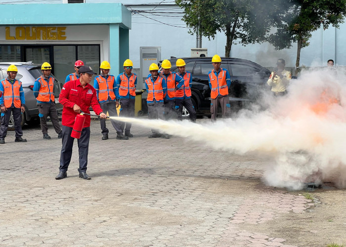 PLN UP3 Lubuklinggau Gelar Apel K3 Nasional 2025, Tekankan Keselamatan Kerja Harga Mati