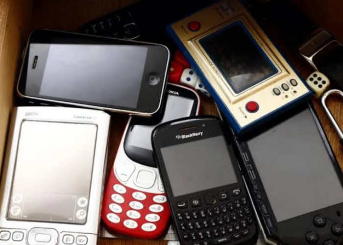Keyboard Fisik Belum Punah! Ini 4 HP Android QWERTY Modern yang Masih Dijual di 2026