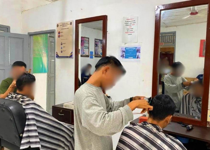Tetap Aktif di Bulan Ramadan, Lapas Narkotika Muara Beliti Hadirkan Layanan Pangkas Rambut bagi Warga Binaan